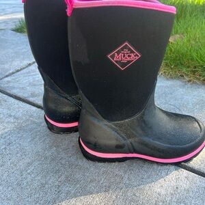 Muck Kids Black and Pink Waterproof Boots Sz 3 Kids
